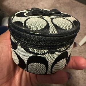 Coach Signature Jewelry Travel Case Bow Zip Round Pouch NWT